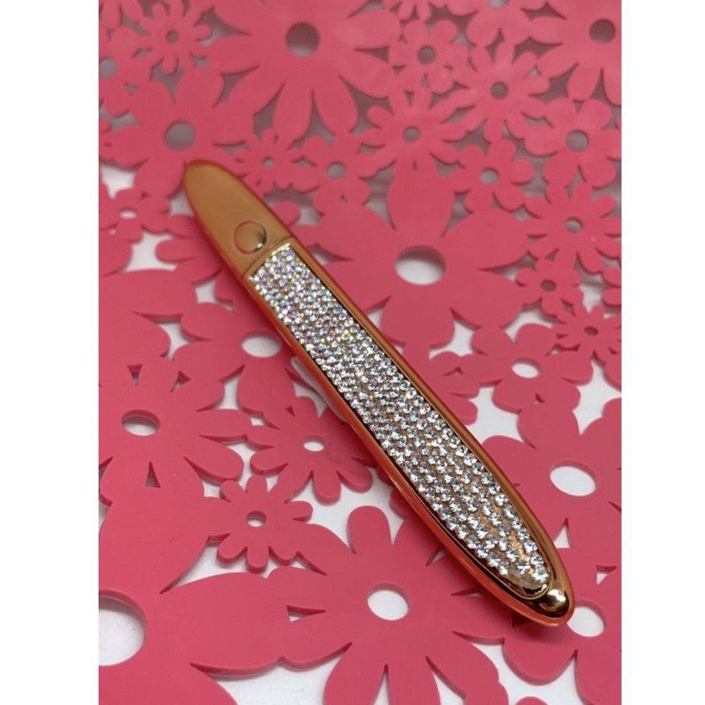 Self adhesive eyeliner glue